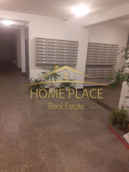 Просторен тристаен обзаведен апартамент до Спортна Зала.