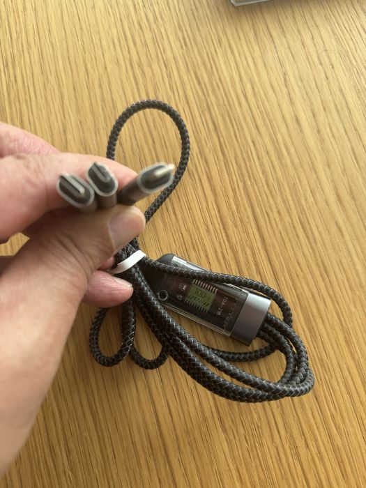 Кабел за бързо зареждане на всички съвременни смарт телефони