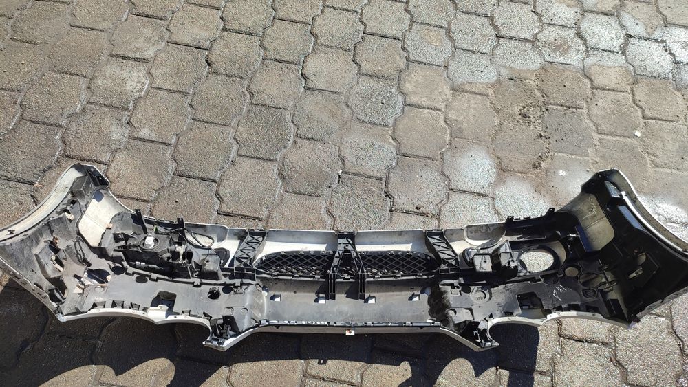 Передний бампер на Мерседес 203