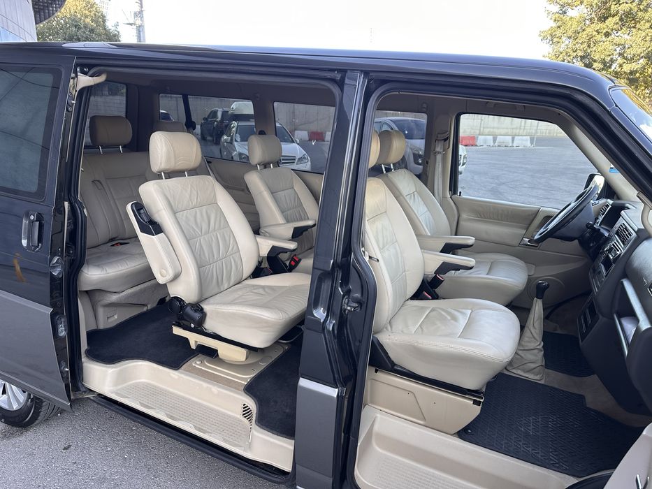 Volkswagen Caravelle 2000 г.