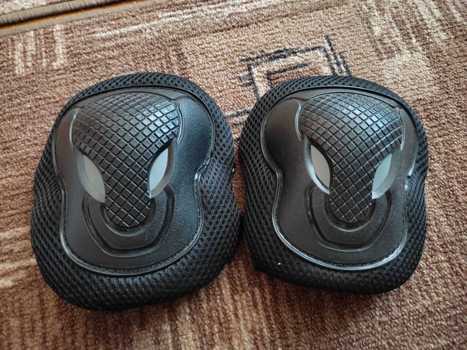 Наколенки, налакътници и протектор за китки