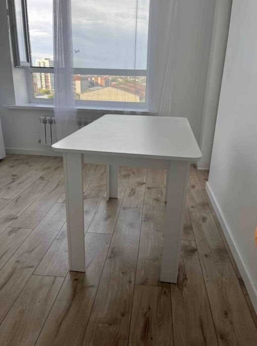 Продам обеденный стол