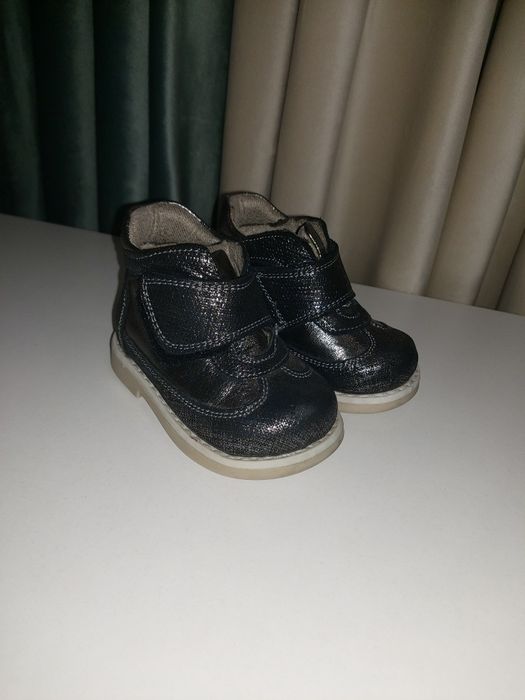 Продаются ортопедические кроссовки