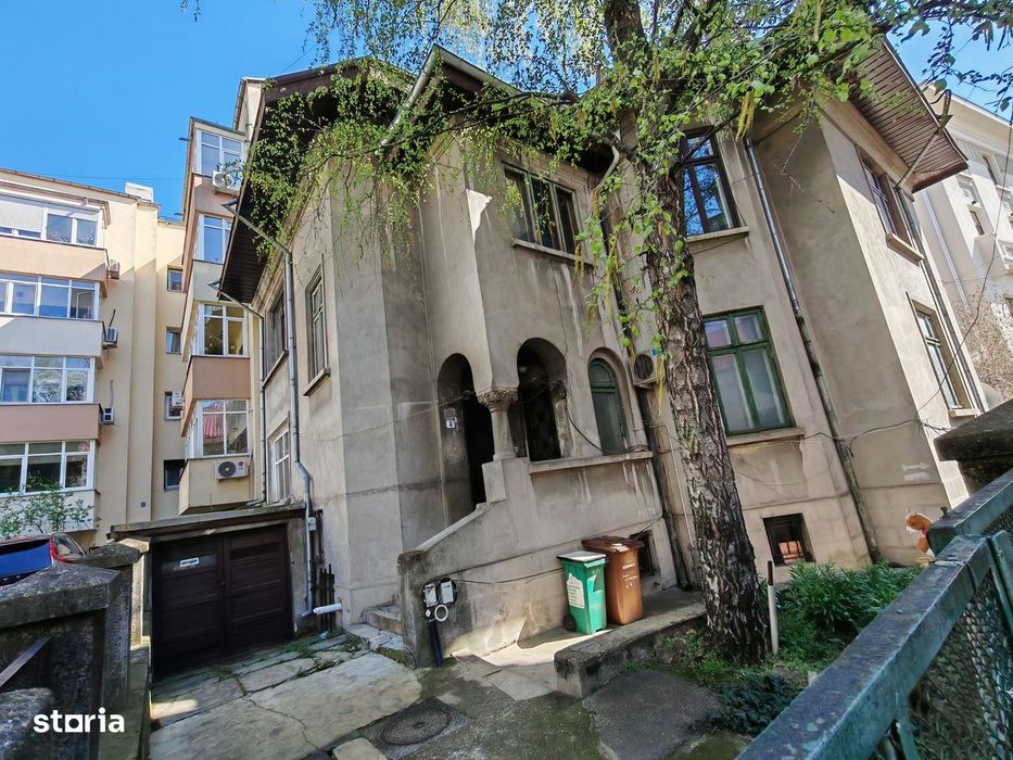 Vanzare 4 camere spatioase în vilă interbelică – Cismigiu-Stirbei Voda