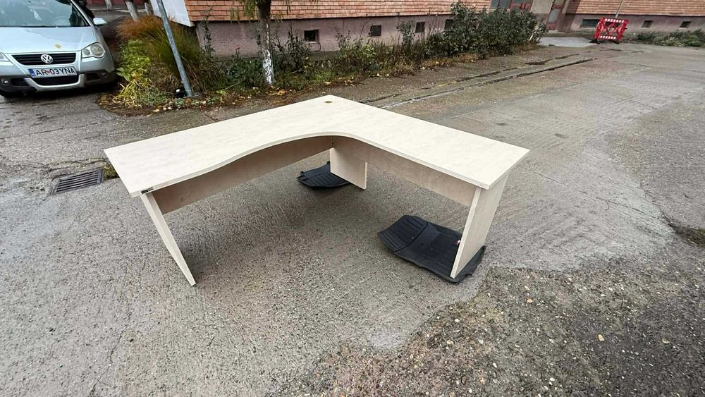 Birou in forma de ,,L"