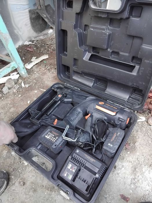 Pistol Tjep pentru rigips, tavane