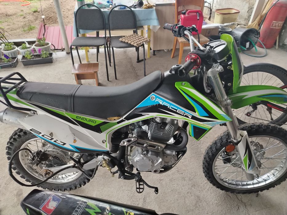 Продам мотоцикл 200куб