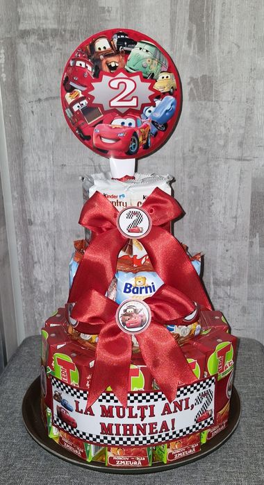 Tort din dulciuri personalizat