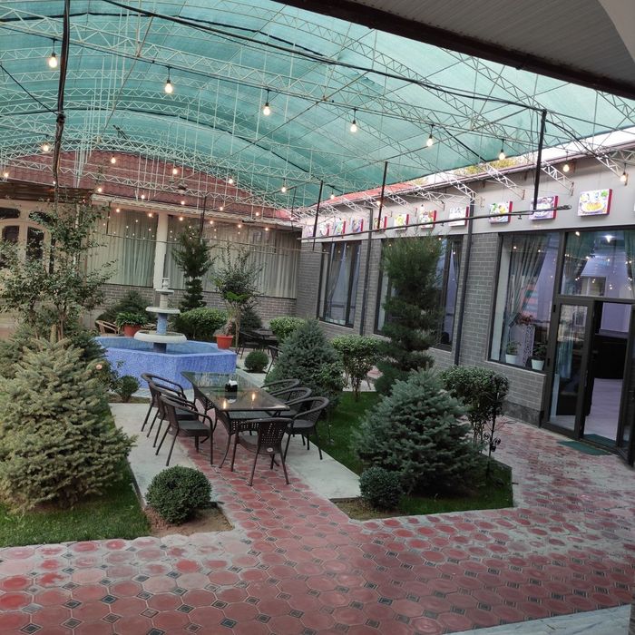 Чирчиқ шаҳри марказида ишлаб турган кафе сотилади.