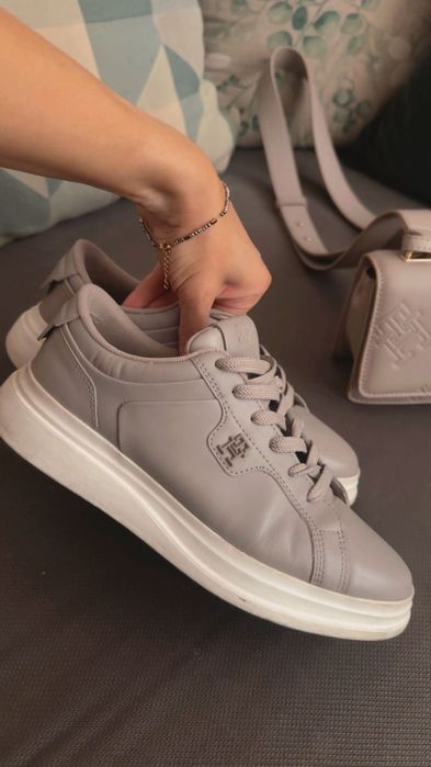 Tommy hilfiger чанта и обувки