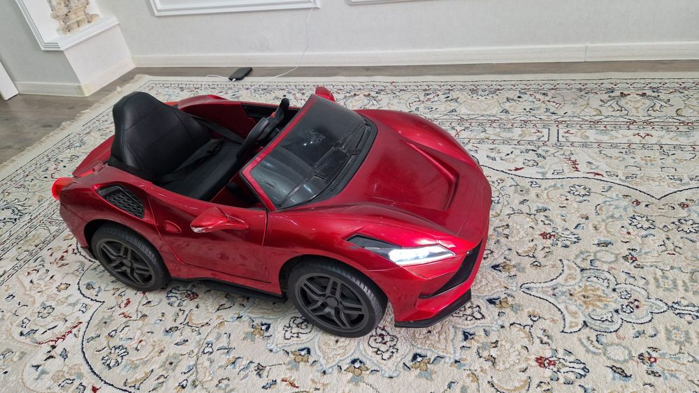 Ferrari F8 машинка