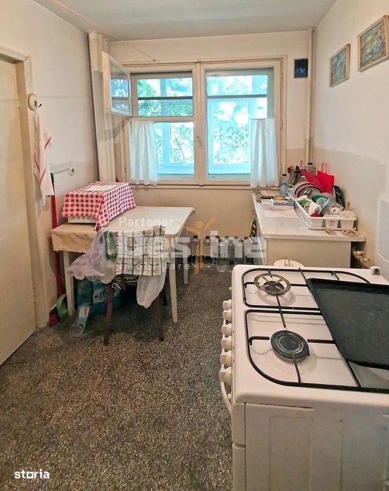 Apartament 3 Camere Semidecomandat
