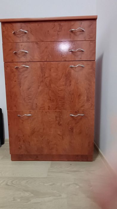 Vând pantofar din lemn masiv