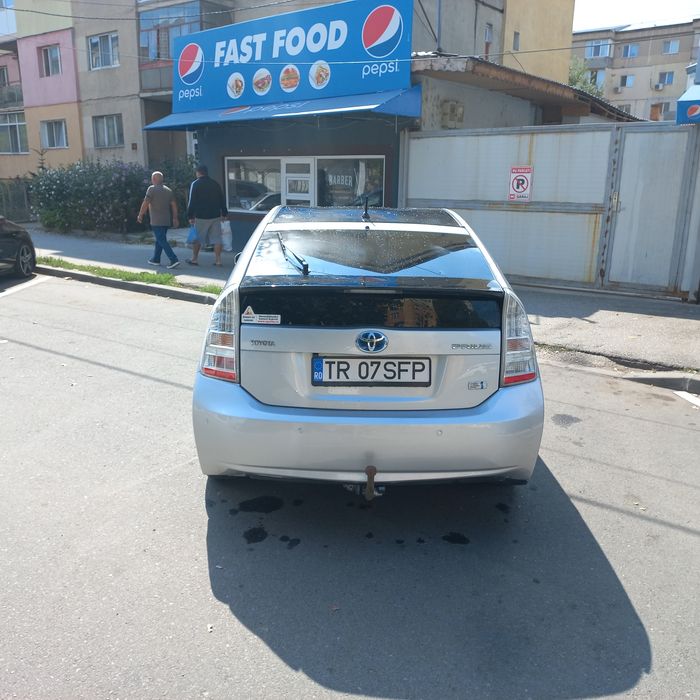 Vând toyota prius