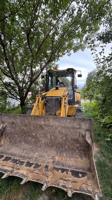 экскаватор-погрузчик Komatsu WB93R-5.