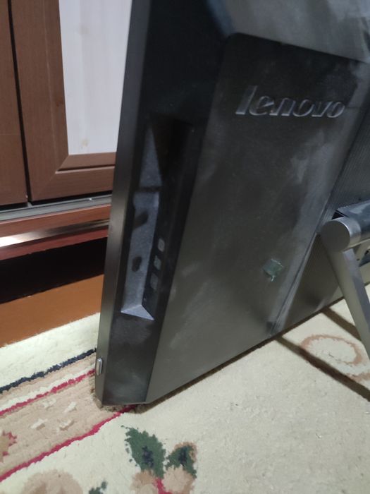 Моноблок Lenovo. В рабочем состоянии. (Дисплей не работает)