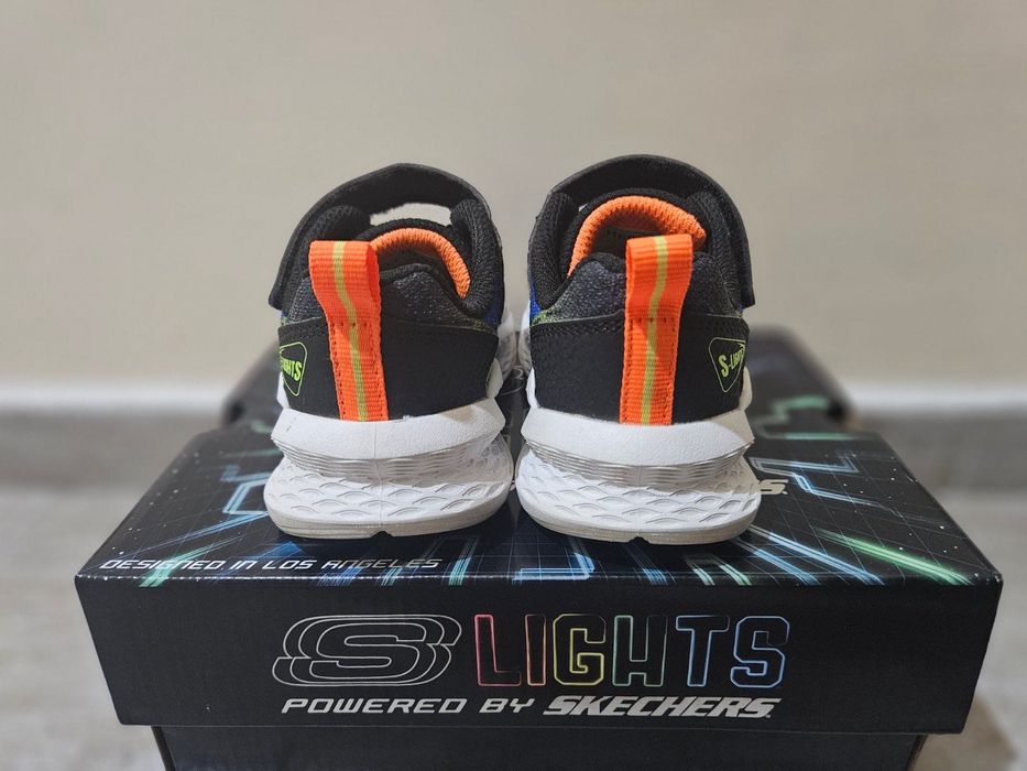 Детски, светещи “Skechers”