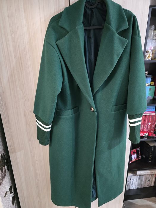 Зелено дълго палто
