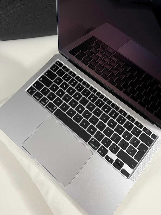 MacBook Air 13-inch,procesor Apple M1, 8CPU si 7GPU,8GB,256GB, Silver