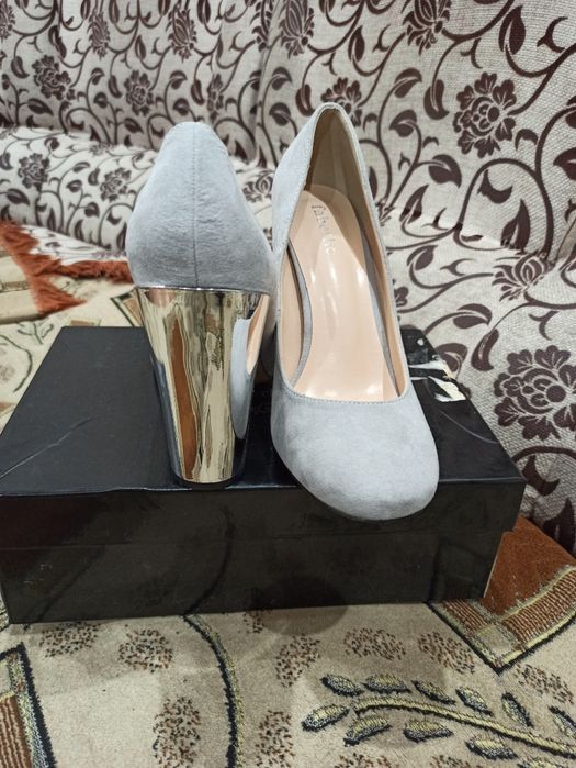 Туфли на высоком каблуке