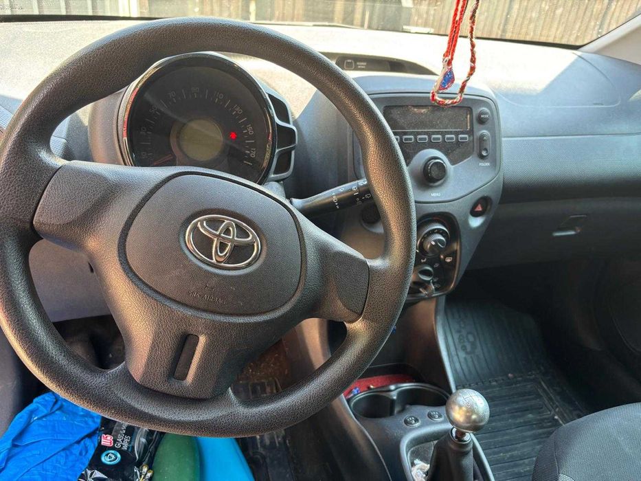Vand Toyota Aygo  153000 KM  An 2016 dec.