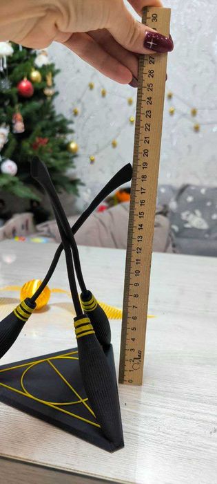 Золотой Снитч на подставке из 3х мётел и Даров Смерти, Гарри Поттер