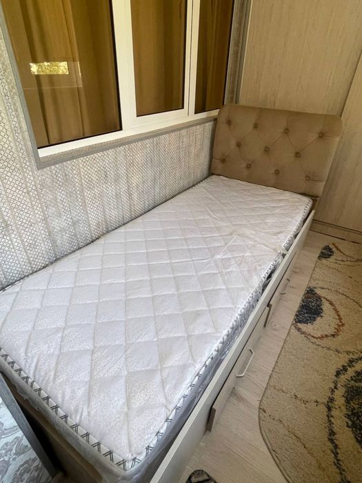 Divan bir kishilik matrasi bilan sotiladi uzunligi 2metr