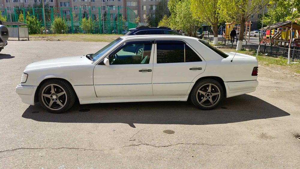 Mercedes E220 (w124)