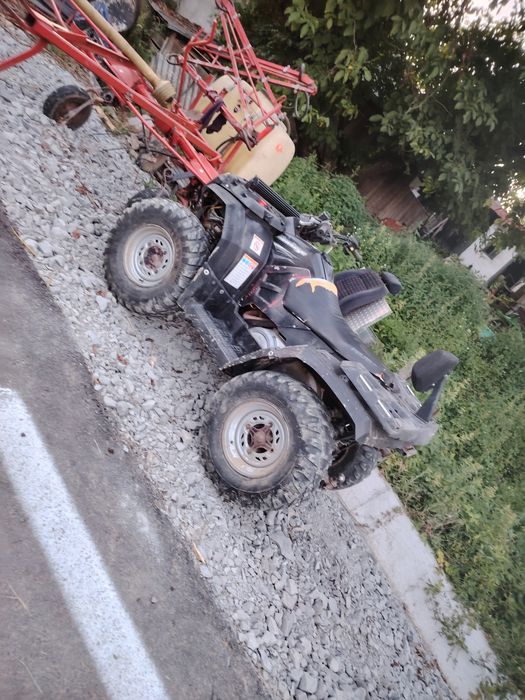 Vând atv Polaris de 300,
