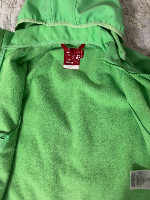 Продам курточку зелёного цвета  рейма