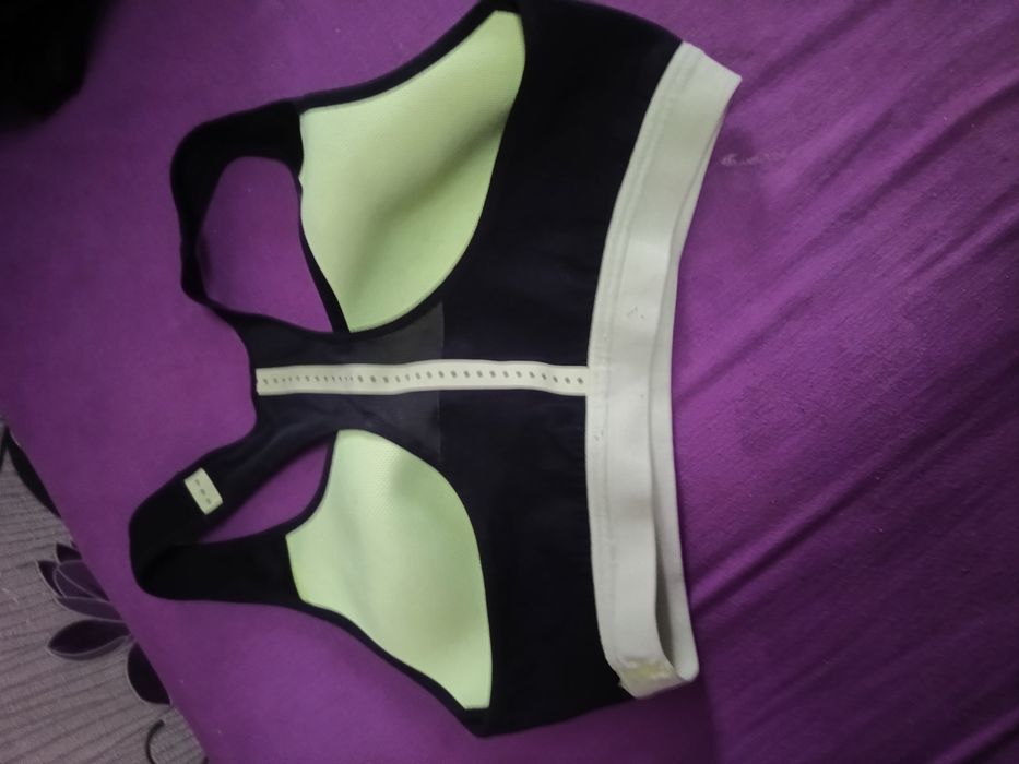 Bustiera Nike mărimea S