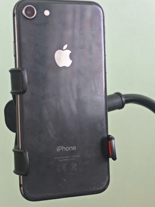 iPhone 8 (76%/256gb)
