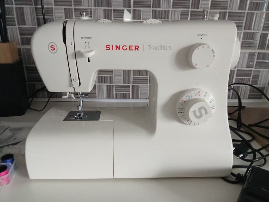 Mașina de cusut noua