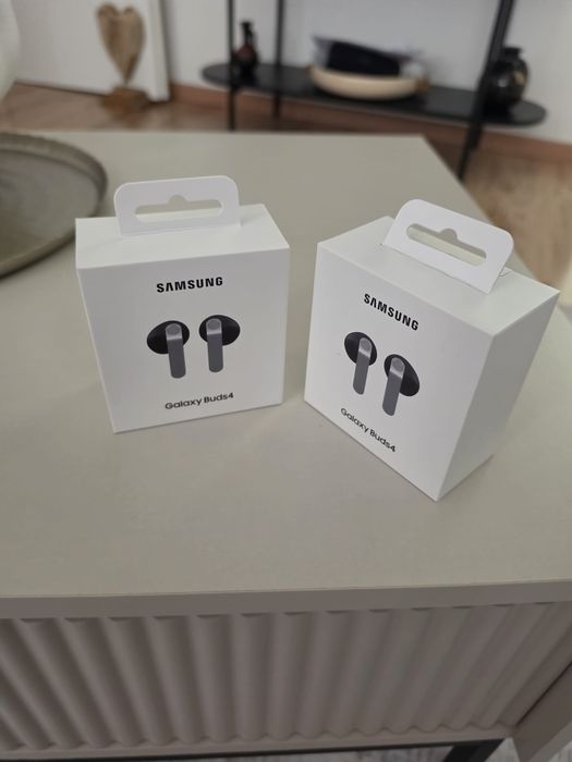 Galaxy  Buds 4..