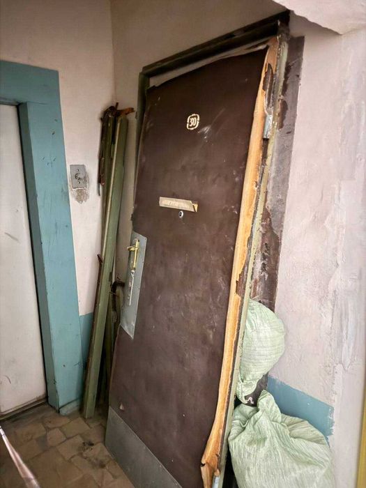 Входная металлическая дверь (б/у)