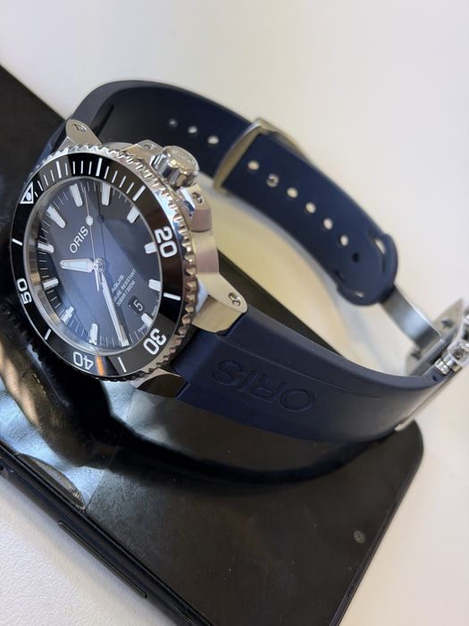 Часовник Oris aquis date 43