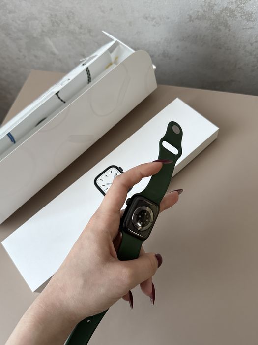 Часы Apple Watch Series 7