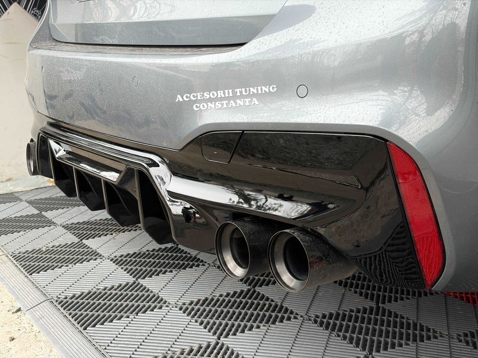 Difuzor Bara Spate - BMW SERIA 5 G30 G31 2017+ M5 Design Negru Lucios