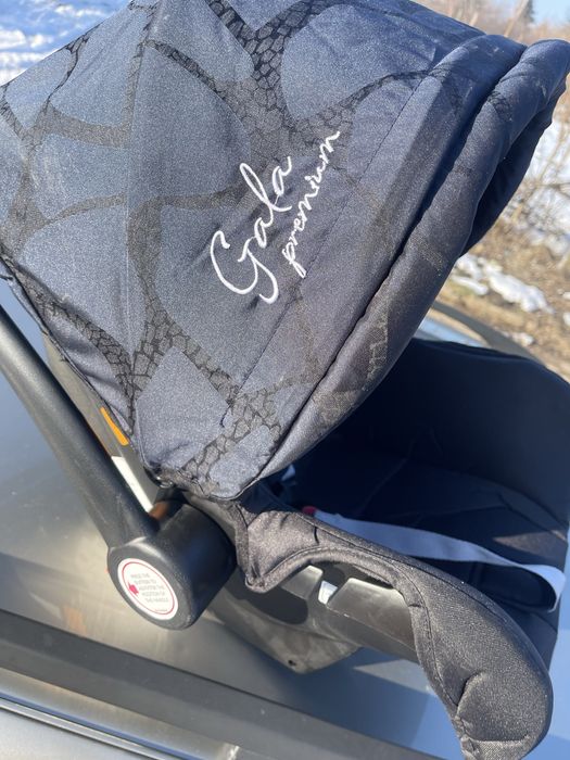 Мони - Детско столче/ кошничка за кола