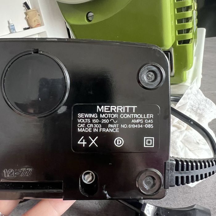Mașină de cusut Singer Merrit 188