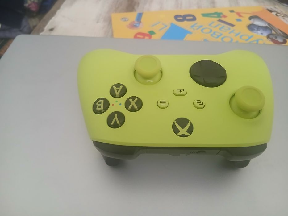 Геймпад Microsoft Xbox Electric volt Sotiladi!!!