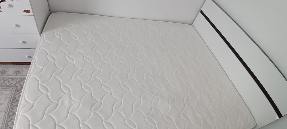 Кровать двуспальная