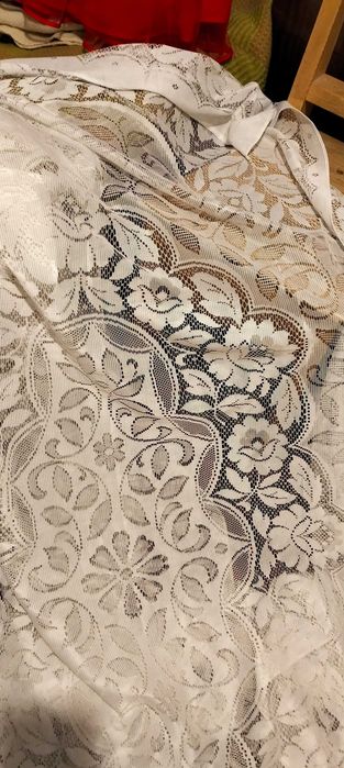 Продавам бели пердета