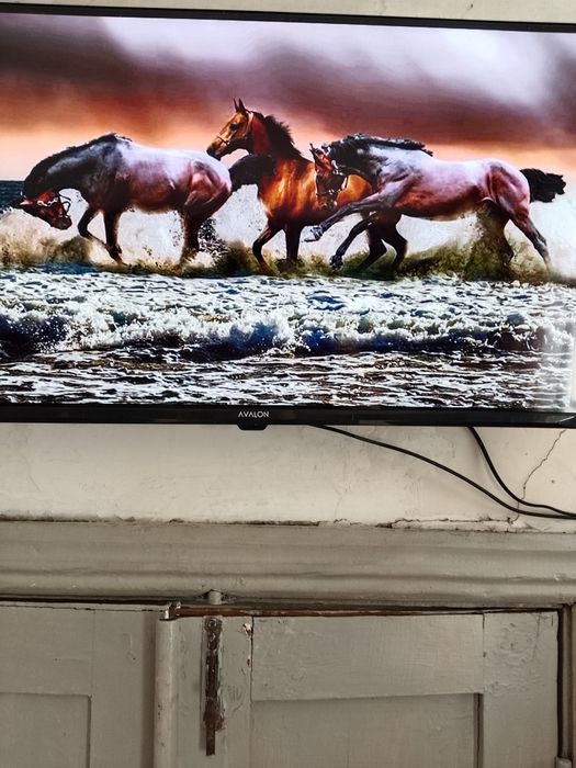 Продам новый  смарт-телевизор,диагональ 81см.