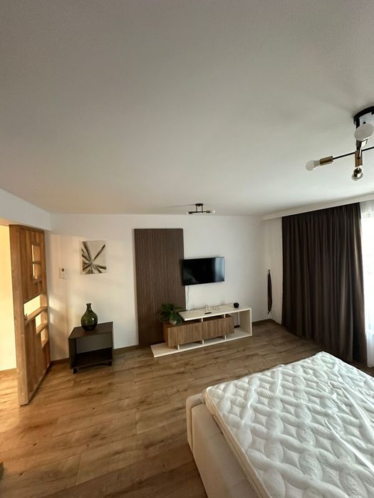 Garsonieră de închiriat cu parcare  privată