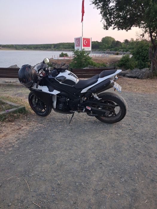 Продавам yamaha yzf r1