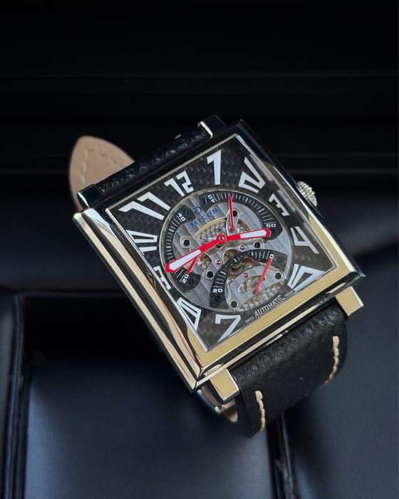 Milus  Herios TriRetrograde Seconds Skeleton Carbone
