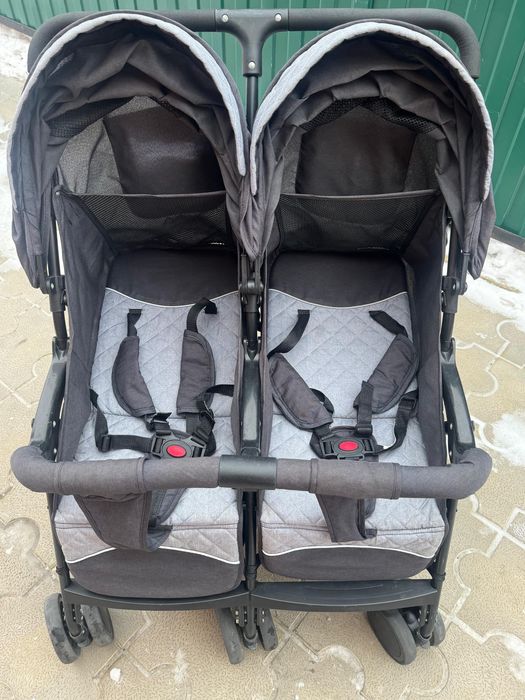 Продается двухместная коляска