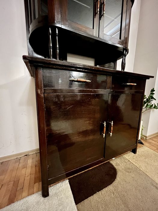 Старинен бюфет + часовник подарък