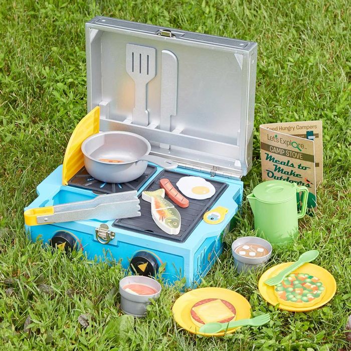 Дървена кухня комплект за пикник Melissa & Doug с аксесоари в куфарче